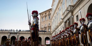 Nuevos miembros de la Guardia Suiza juraron fidelidad al Papa