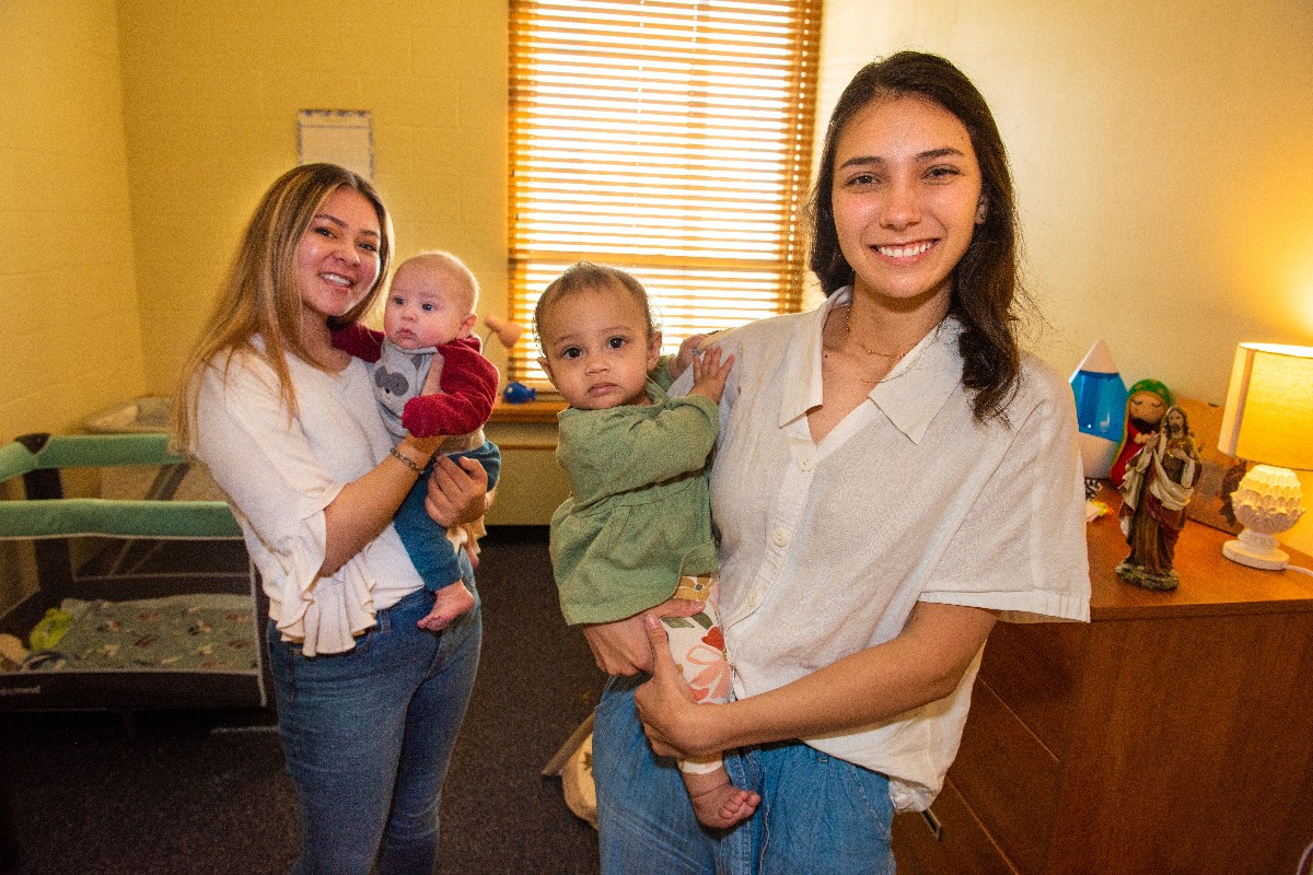 student-mom-graduate-university-of-mary-