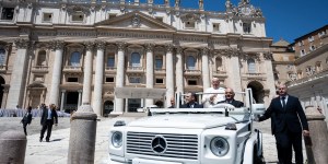 Casi mil coches llevan matrícula del Vaticano