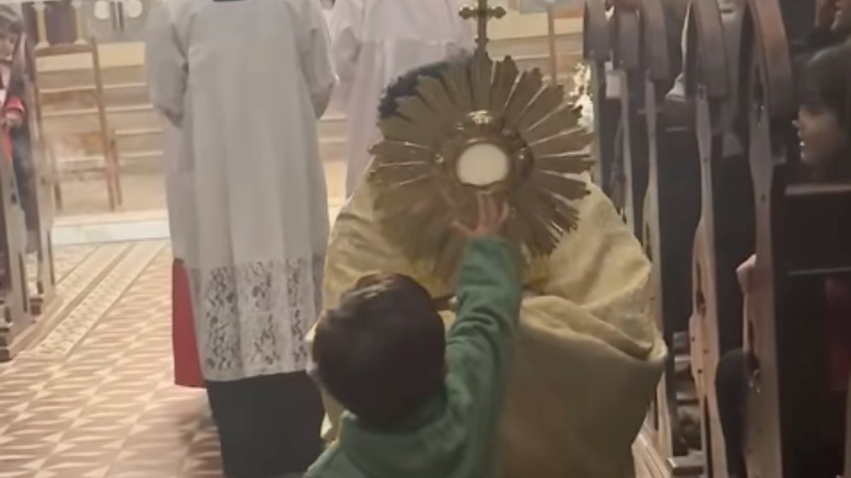 Saint-Sacrement-garcon.jpg