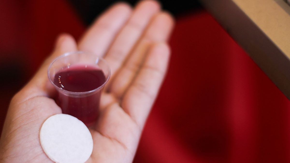 Abuso litúrgico contra la Santísima Eucaristía