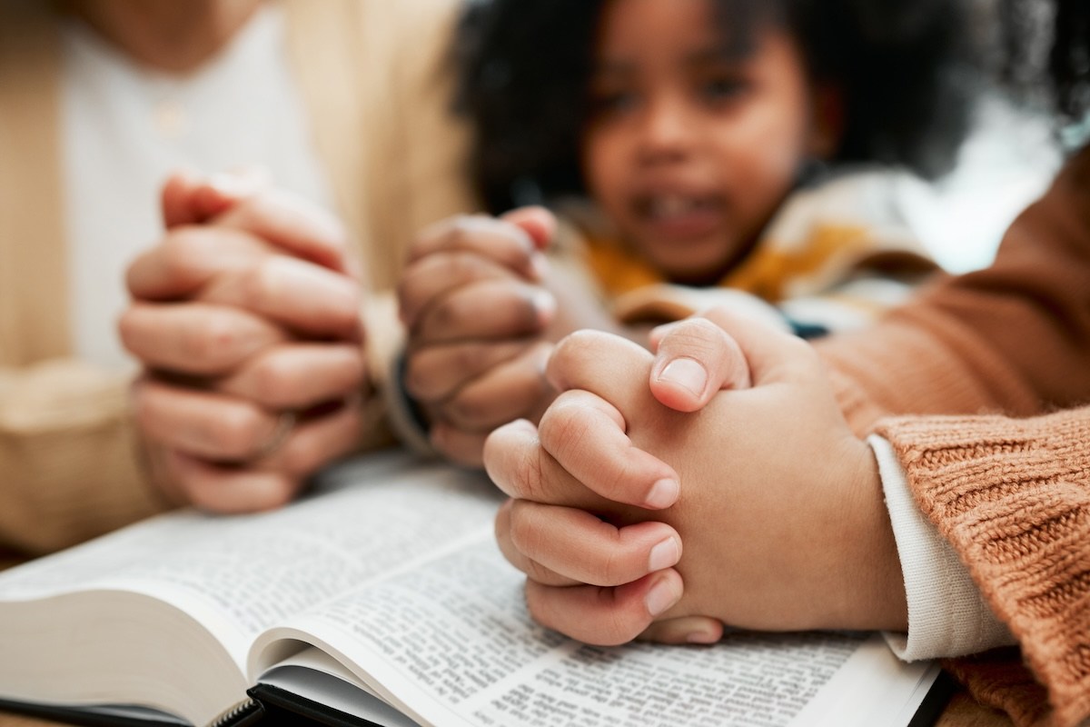 child family scripture praying