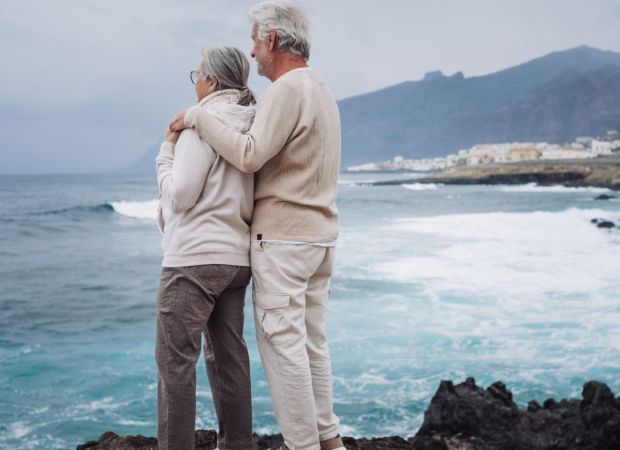 pareja adulta feliz