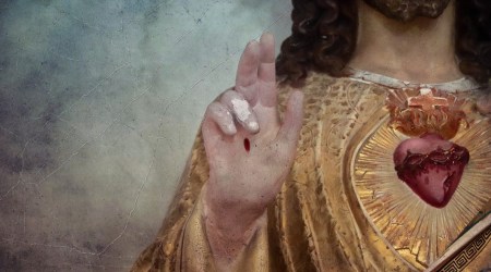 3 sacramentales para aumentar la devoción al Sagrado Corazón