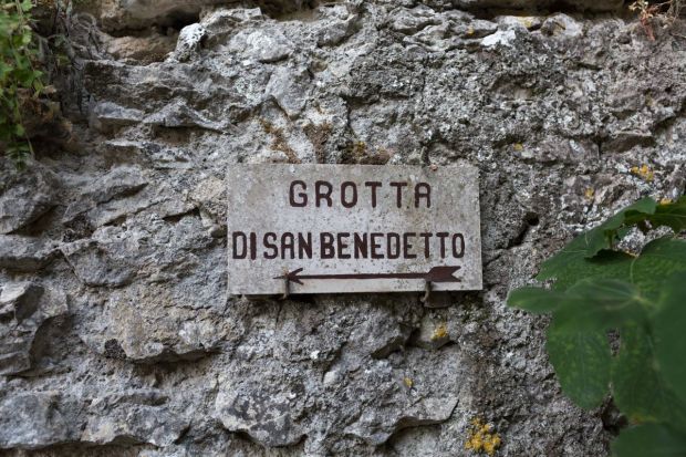 Santuario della Mentorella gruta de san benito