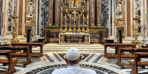 Cómo María santísima está al pendiente de su hijo, el Papa