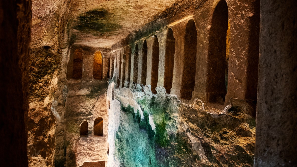 eglise-souterraine-a-Aubeterre-sur-Dronne-1.jpg