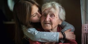 Cómo convertirse en una abuela santa con estos cinco pasos