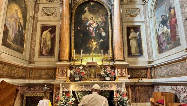 Pope-Francis-visited-the-Church-of-Saint-Augustine-in-Rome