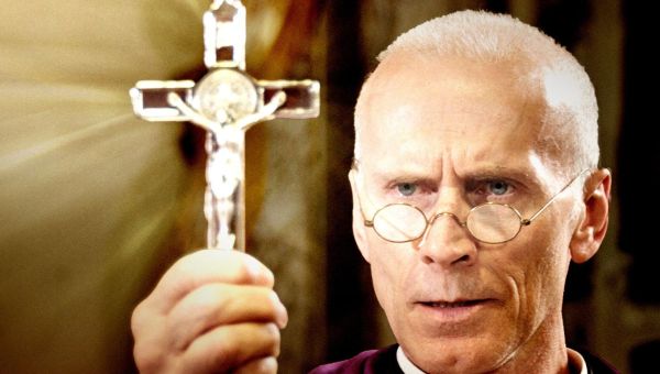 Primera película sobre exorcismos aprobada por la asociación internacional de exorcistas libera nos de goya producciones