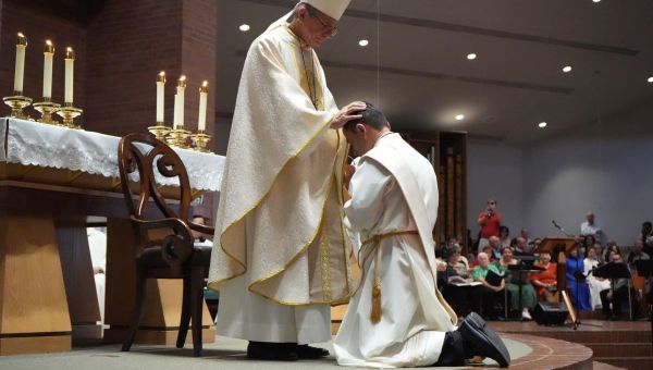 Padre Rafael Becerra sacerdote