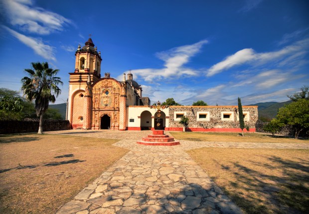 Mision de san miguel en la sierra gorda de querétaro, fundada por junípero serra