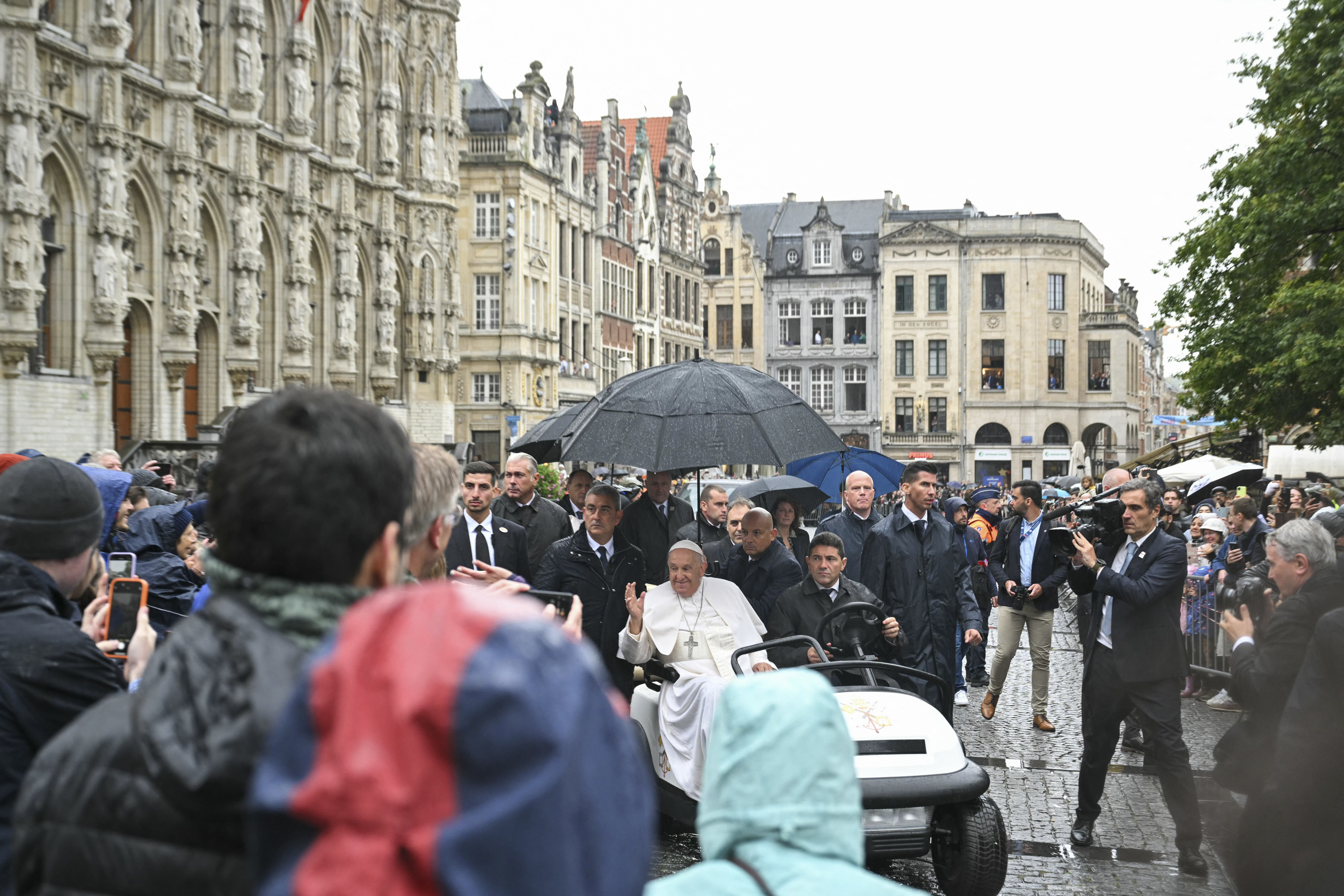 El viaje del Papa Francisco a Bélgica en imágenes