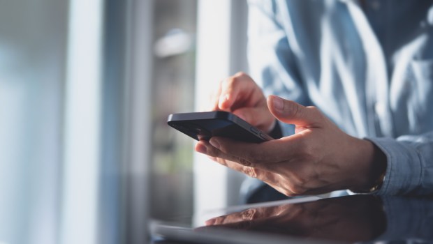 MAN-SMARTPHONE-shutterstock