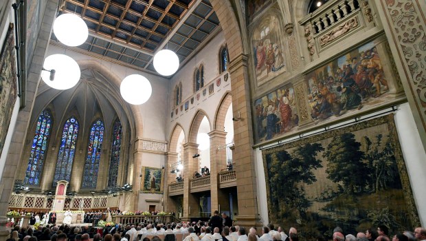 Pope-Francis-C-attends-a-meeting-with-members-of-the-Catholic-community-at-the-Notre-Dame-Cathedral-in-Luxembourg-City