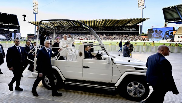 Pope Francis waves to the faithful from the popemobile as he arrives at King Badouin Stadium to hold a holy mass, in Brussels on September 29, 2024