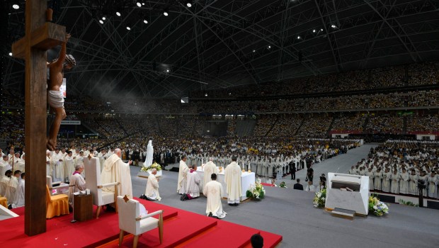 Pope-Francis-mass-National-Stadium-Singapore