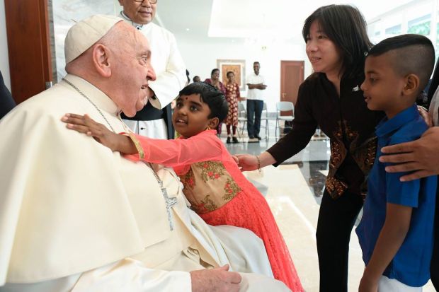 Primeras imágenes del Papa Francisco en Indonesia