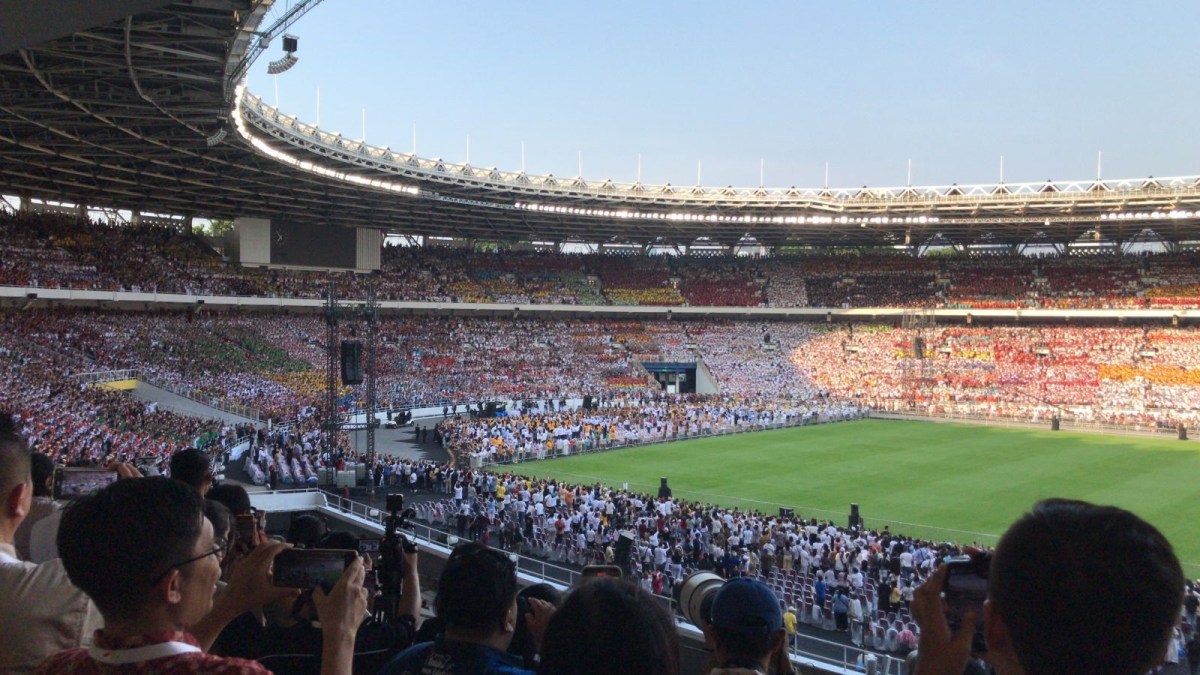 STADE-JAKARTA-INDONESIE-PAPE-FRANCOIS