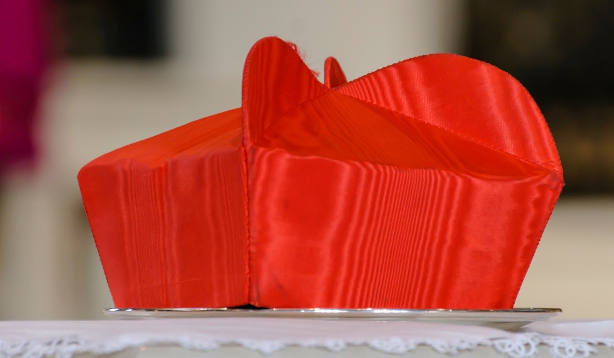 Cardinal cap