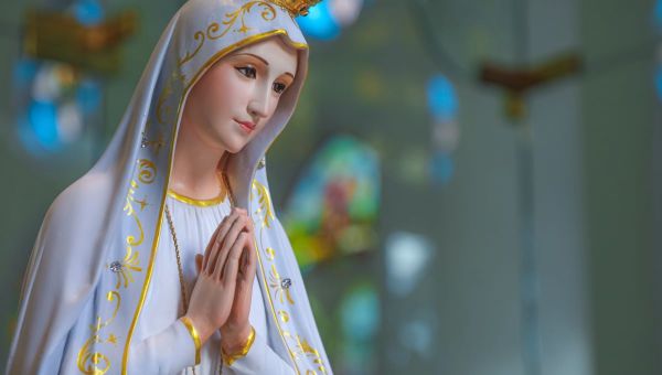 Consagración a la Virgen María - dama de honor