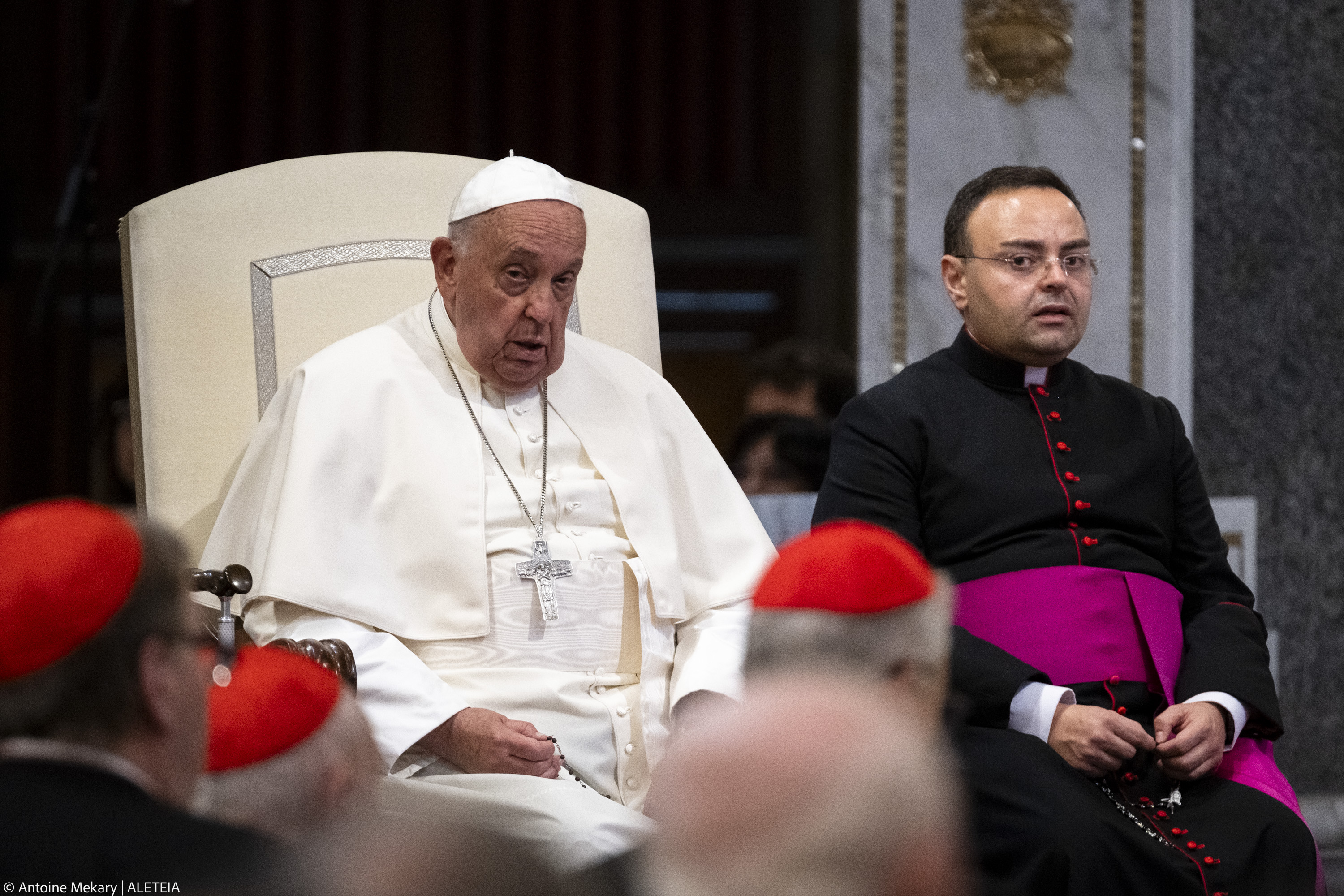 El Papa Pide por la paz en Santa Maria la Mayor