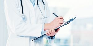 7 santos a los que puedes encomendarte si eres médico