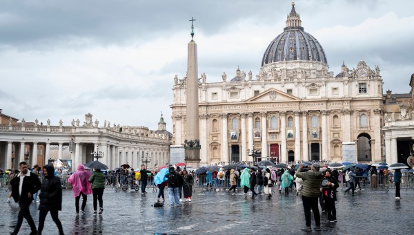 Tapestry-of-new-Saints-on-the-facade-of-St.-Peters-Basilica-at-the-Vatican