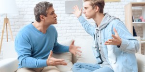 Cómo resolver conflictos familiares según la Biblia