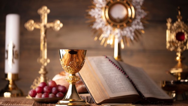 Eucharystia, sposób jej przyjmowania i wiara - badania w USA