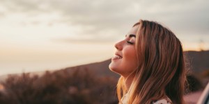 Diez santos que nos dicen cómo vivir con alegría