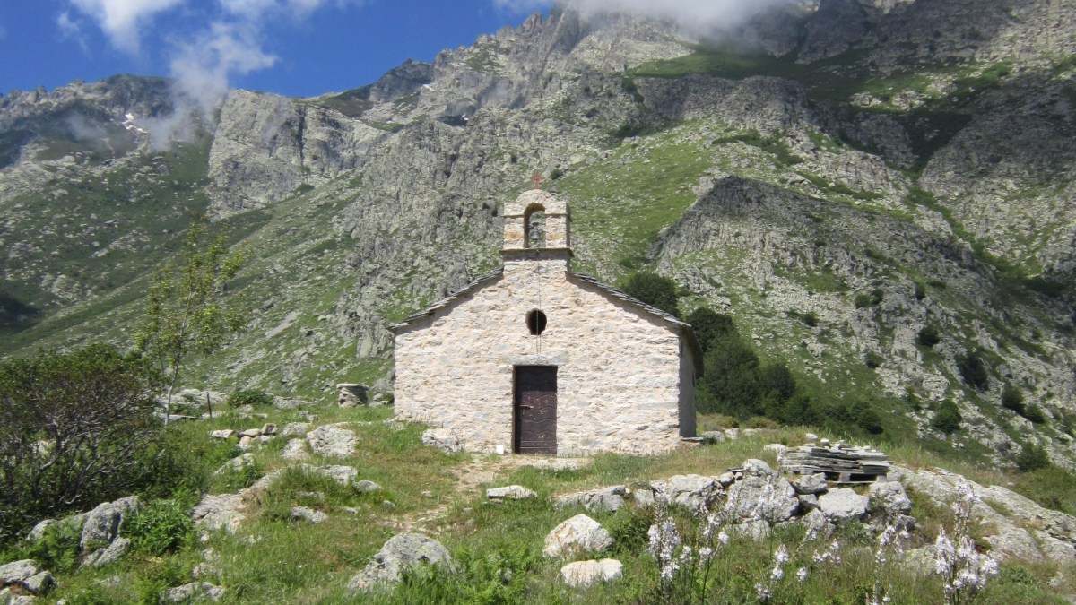 10-Chapelle_San_Eliseu-photo-TeletubAstyanax-CC-BY-SA-3.0-via-Wikimedia-Commons.jpeg