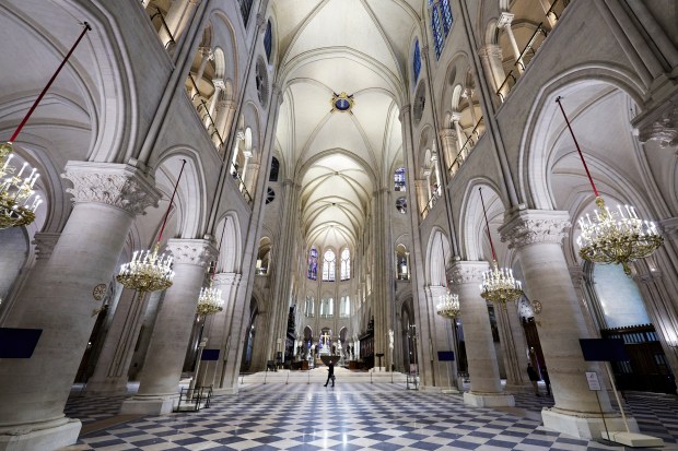 {"rendered":"El esplendor del interior de Notre-Dame, d\u00edas antes de su reapertura"}