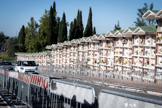 Pope arrives to Laurentino cemetery