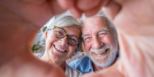 Cuatro beneficios inesperados de cuidar a adultos mayores