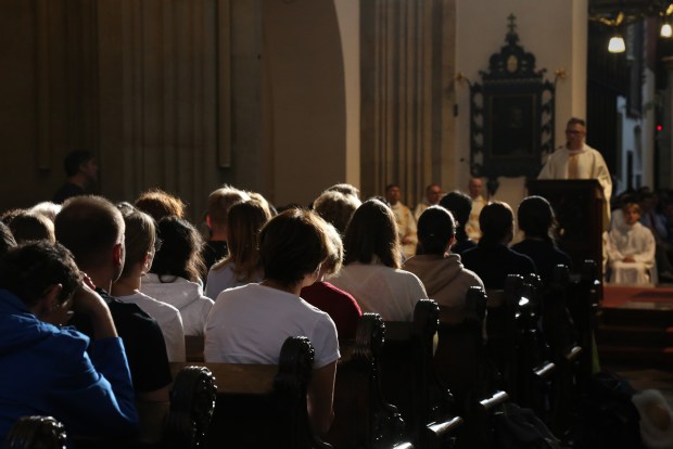 Co przyciąga do wiary? Ciepłe i przyjazne relacje w kościele