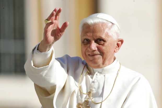 BENOIT-XVI-PAPE-shutterstock