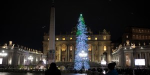 ¡Vaticano se iluminó con la llegada de la Navidad!