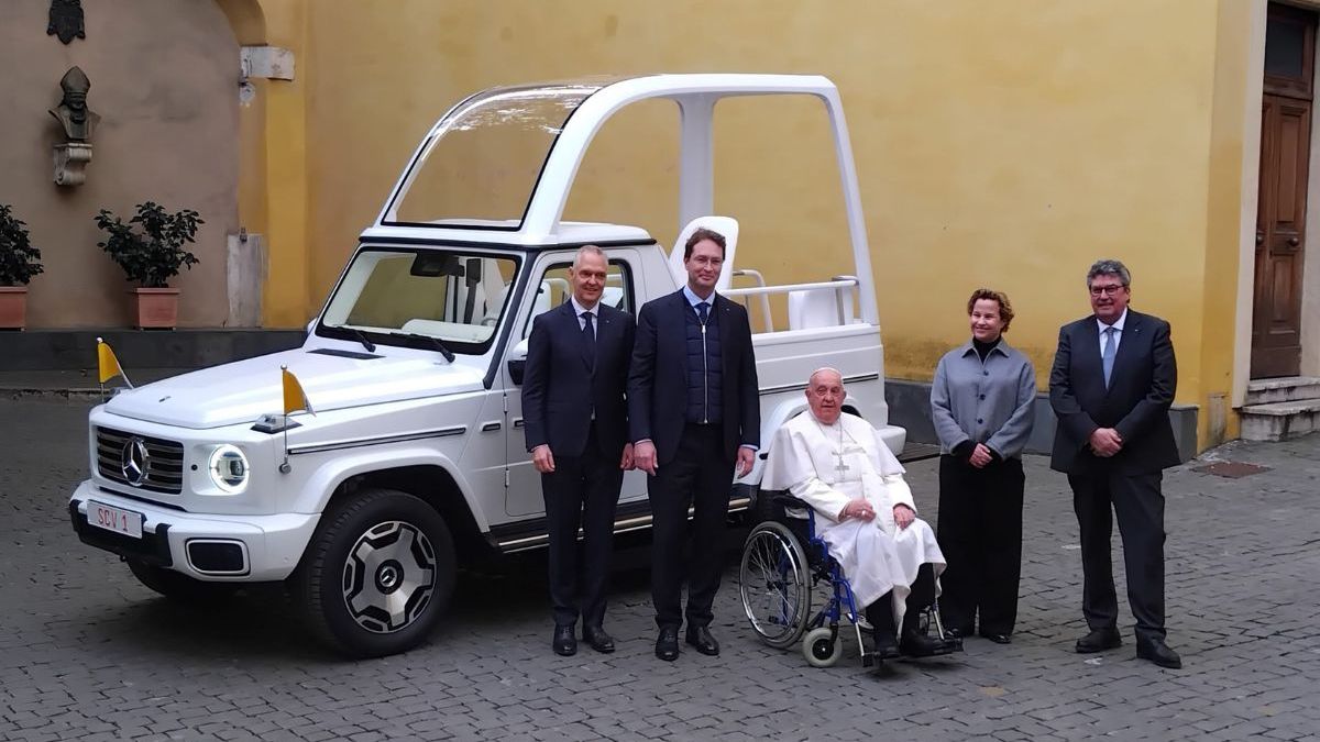 nuevo papamóvil eléctrico papa francisco