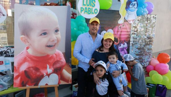 Nayeli with her family