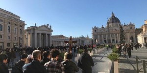 Bajo la Puerta Santa: &#8220;Es hermoso vivir este momento en silencio&#8221;