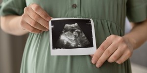 Después de que León XIV denunciara la subrogación, Chile da pasos para prohibirla