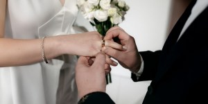 Usa el poder de la gracia del matrimonio por la Iglesia
