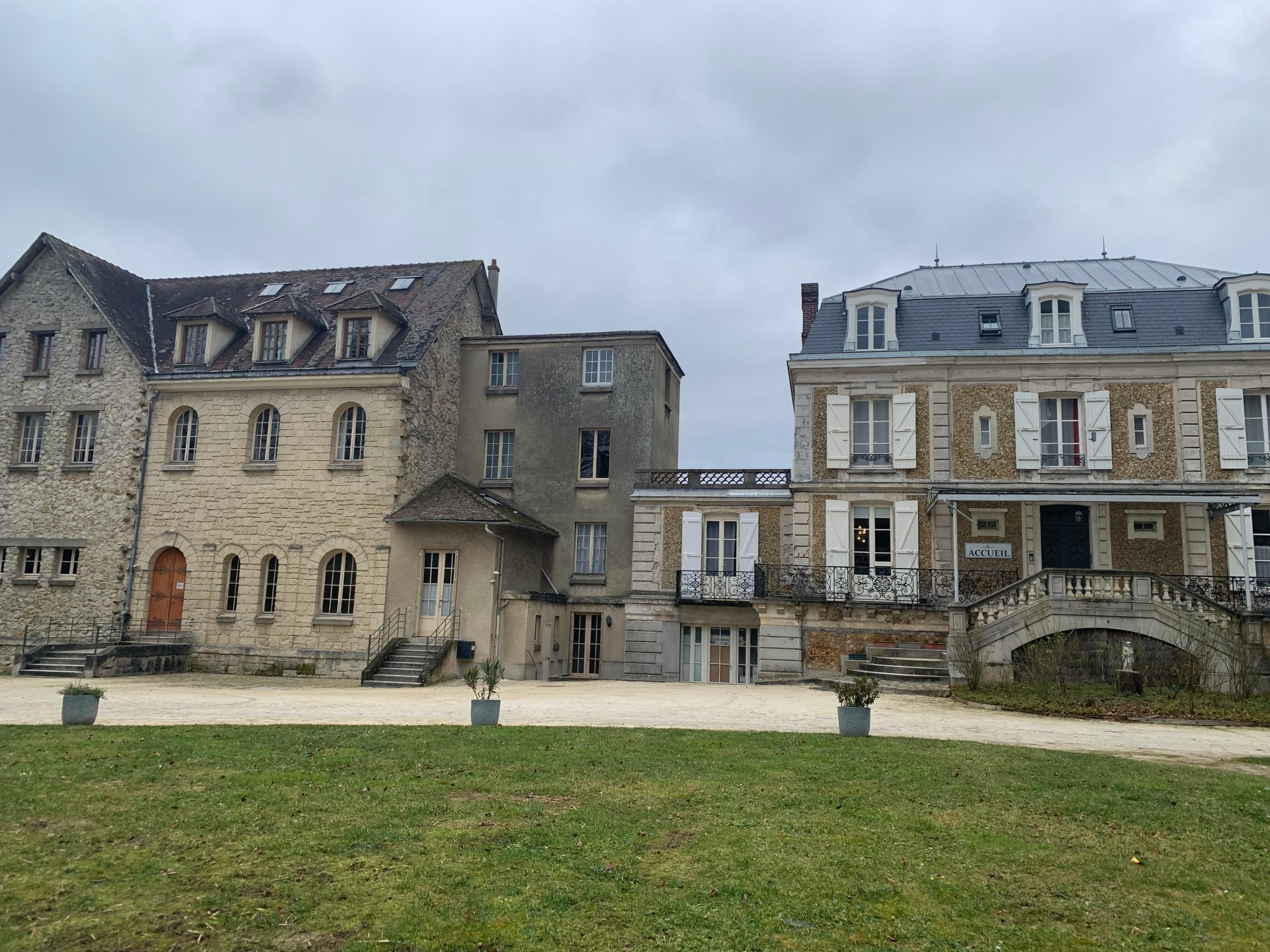 Faremoutiers-facade.jpg