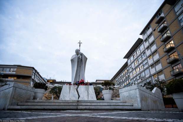 ITALY-VATICAN-POPE-HEALTH-GEMELLI-HOSPITAL