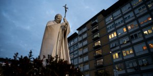 El Papa sufre una “neumonía bilateral”, su cuadro clínico es “complejo”