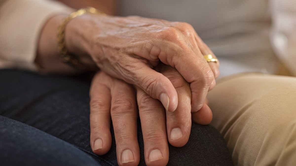 OLD-COUPLE-HANDS.jpg
