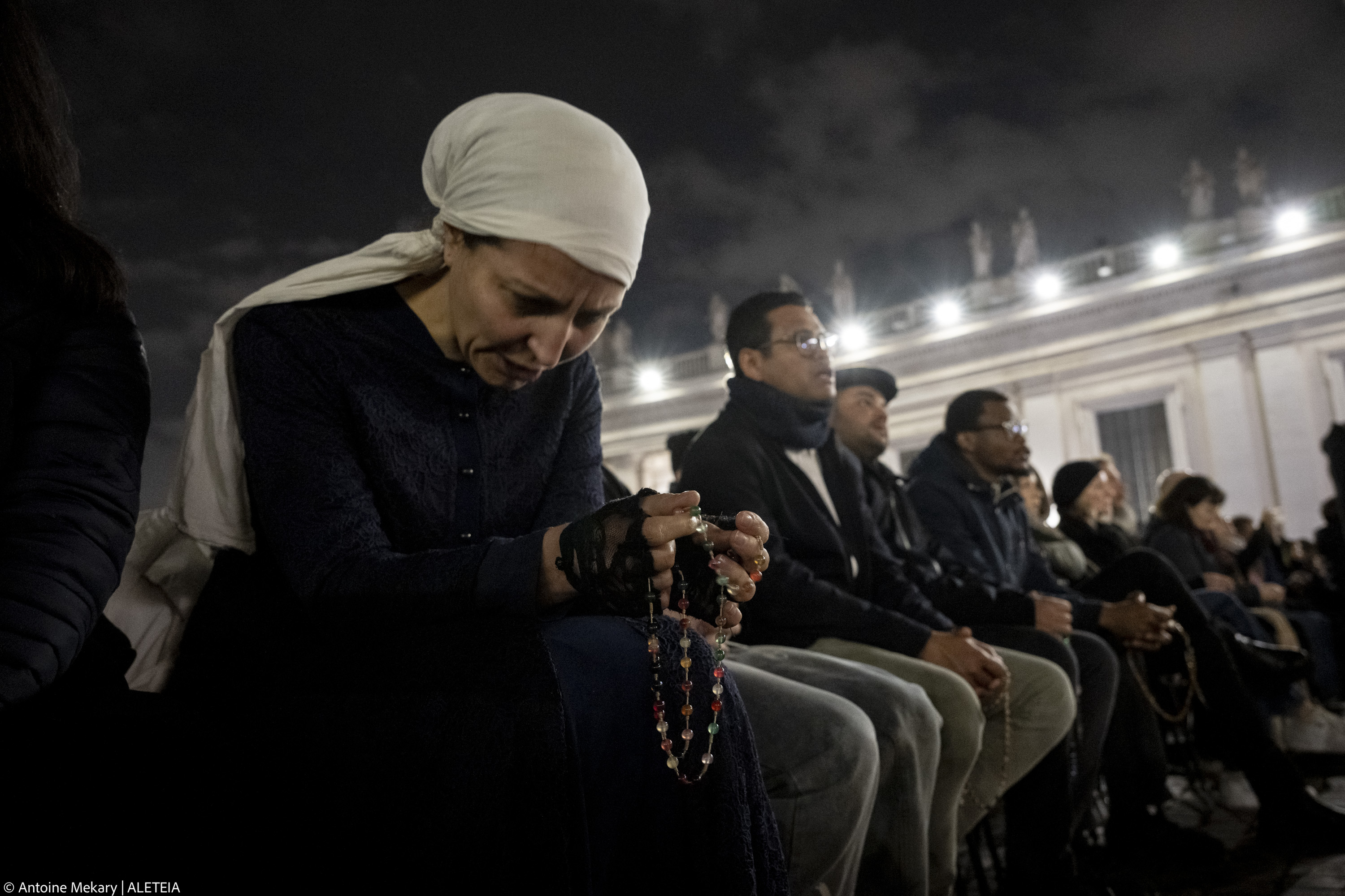 Segundo día de rezos por la salud del Papa en el Vaticano