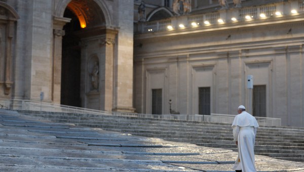 Pope-Francis-giving-the-Urbi-et-orbi-Blessing