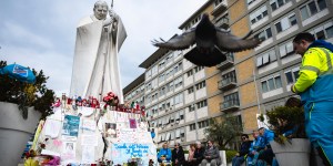 En el Gemelli, el personal de enfermería celebra el 12º aniversario del pontificado de Francisco